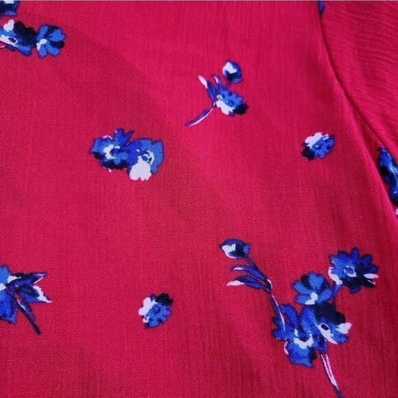 Liz Claiborne size xs summer top in red with blue flowers, patriotic - Picture 7 of 9